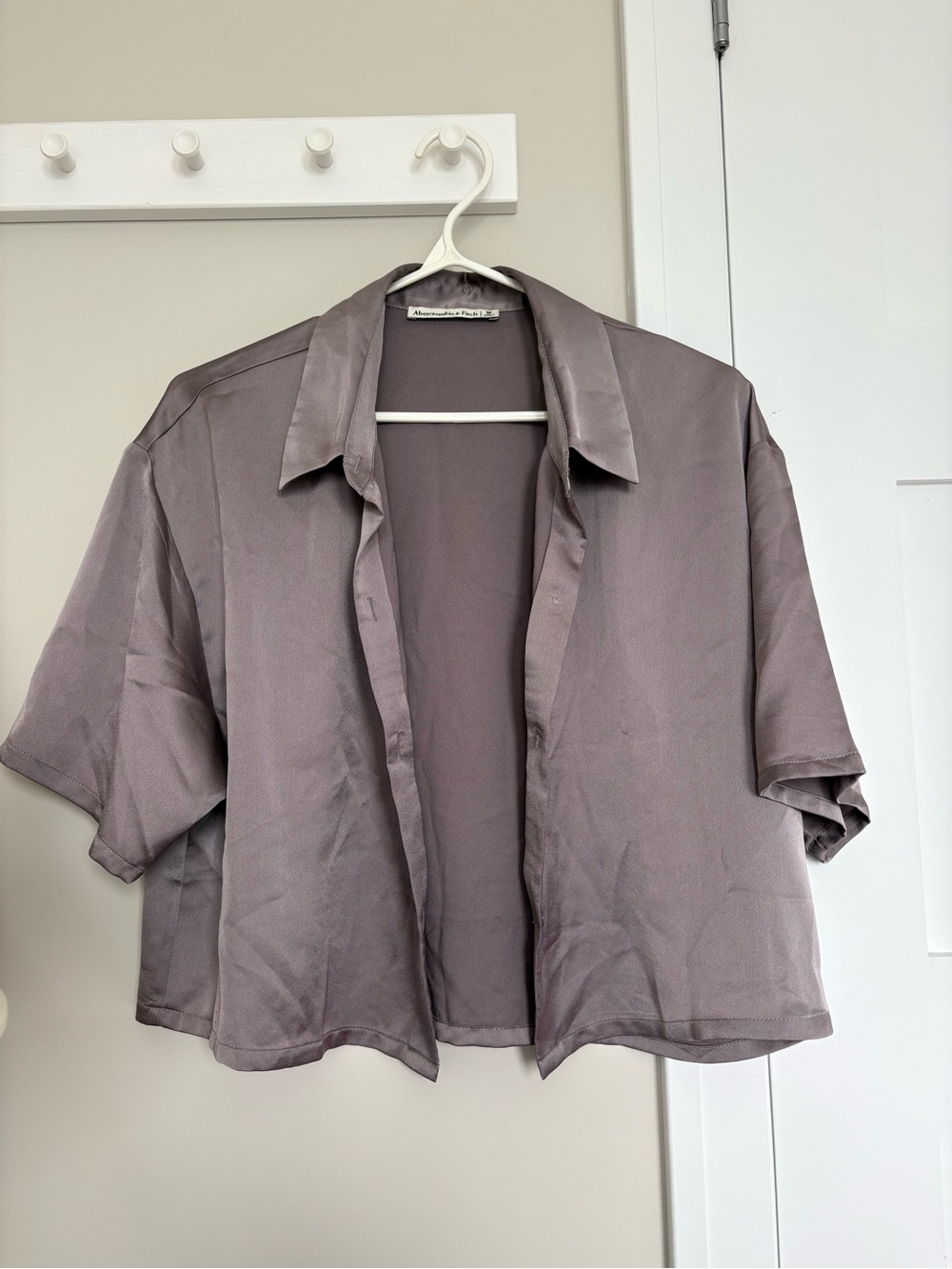 Abercrombie - Silky Cropped Short Sleeve Button-up